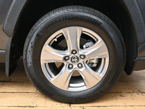 Used 2024 Toyota RAV4 XLE w/ Convenience Package FWD image 15