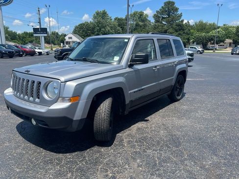 Used 2015 Jeep Patriot Sport w/ Power Value Group FWD image 6