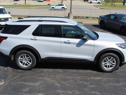 New 2026 Ford Explorer Active AWD/4WD image 7