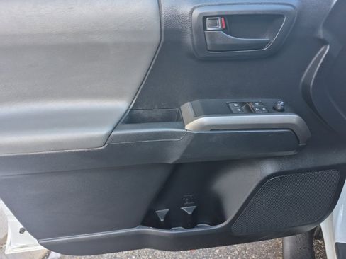 Used 2019 Toyota Tacoma SR5 w/ SR5 Appearance Package (SM) image 16