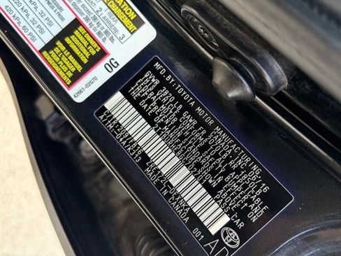 Used 2016 Toyota Corolla LE FWD image 29