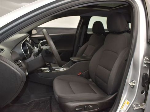 Used 2022 Chevrolet Malibu LT FWD image 9