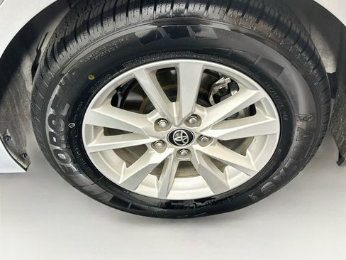 Used 2025 Toyota Camry LE FWD image 11