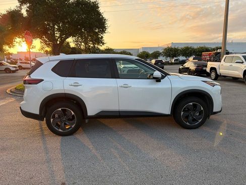 Used 2025 Nissan Rogue SV FWD image 6