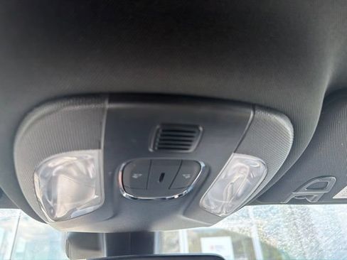 Used 2024 Jeep Compass Latitude AWD/4WD image 19