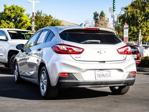 Used 2017 Chevrolet Cruze LT image 7