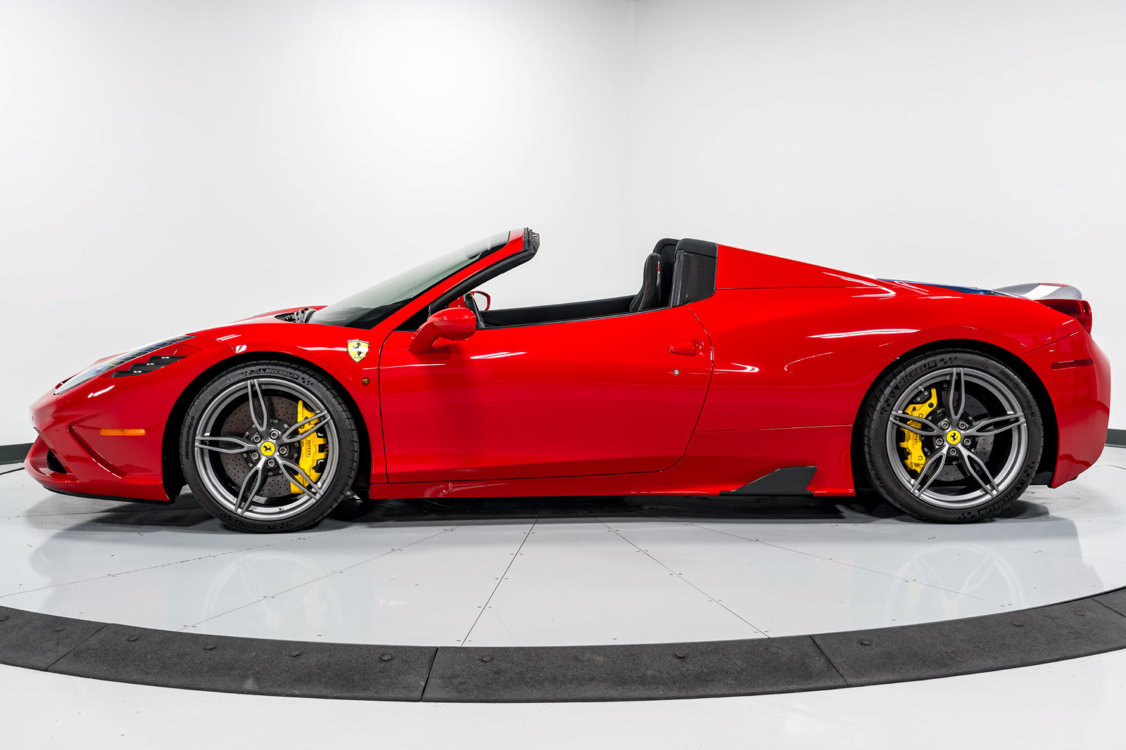 Used 2015 Ferrari 458 Speciale A RWD image 6
