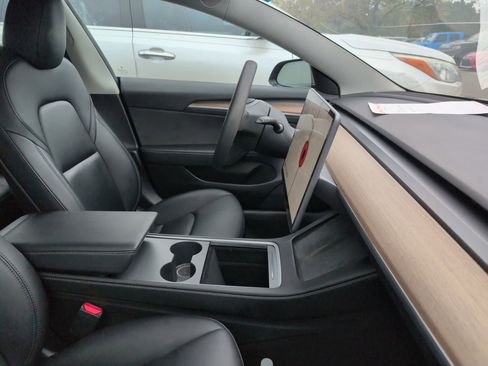 Used 2023 Tesla Model 3 Standard Range image 5