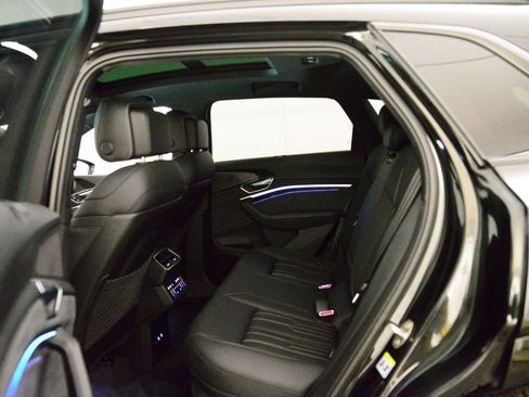 Used 2023 Audi e-tron Chronos w/ Chronos Package image 13