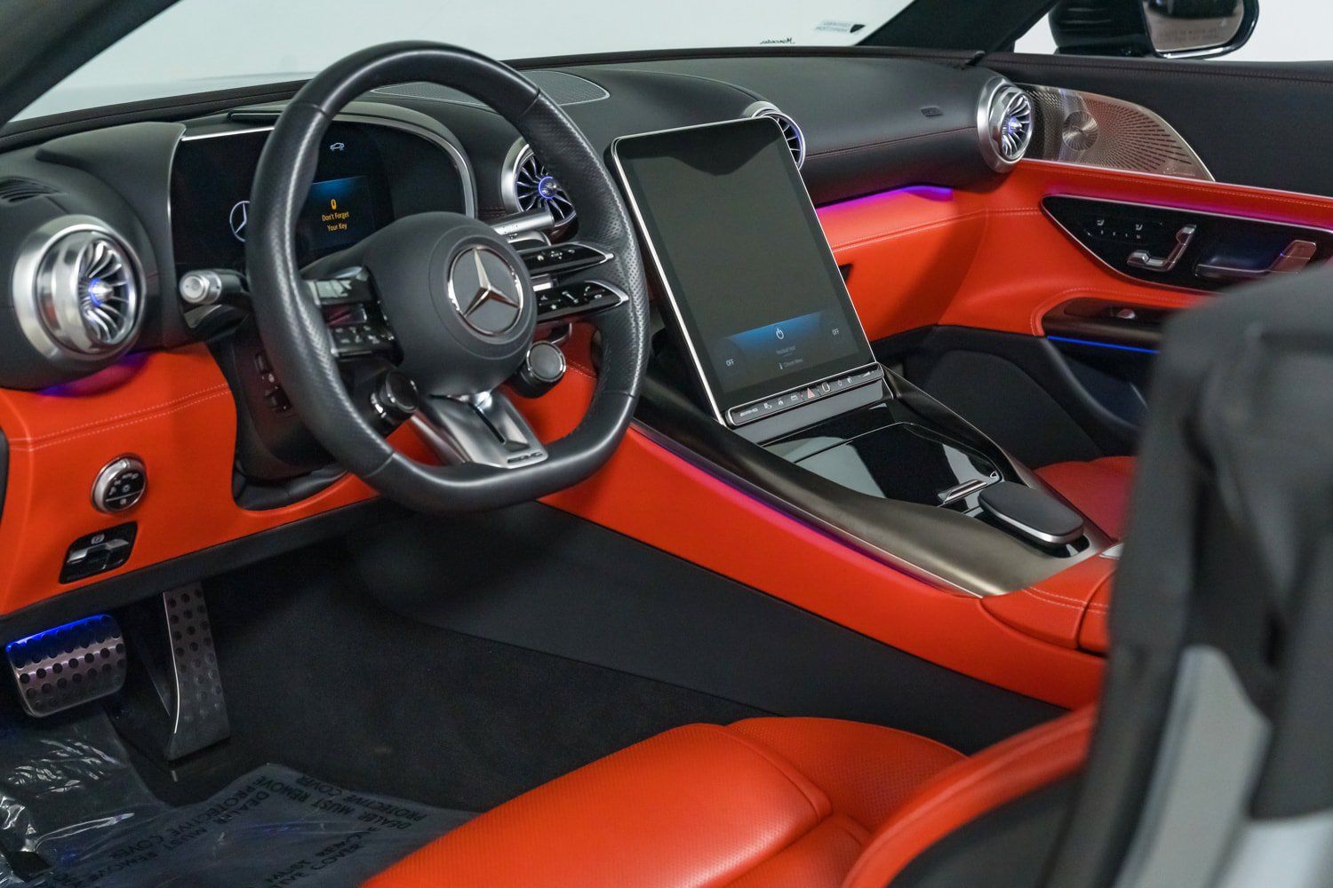 Used 2025 Mercedes-Benz SL 43 AMG w/ Driver Assistance Package image 27