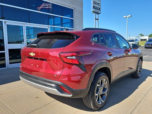 Used 2024 Chevrolet Trax LT w/ Driver Confidence Package FWD image 4
