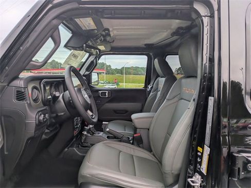 New 2025 Jeep Gladiator Mojave w/ Convenience Group image 15