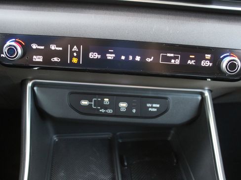 New 2026 Kia Carnival EX image 47