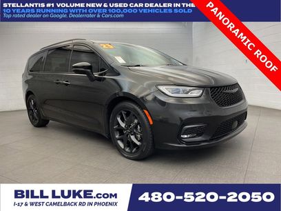 Used 2023 Chrysler Pacifica Touring-L w/ Uconnect Theater Family Group