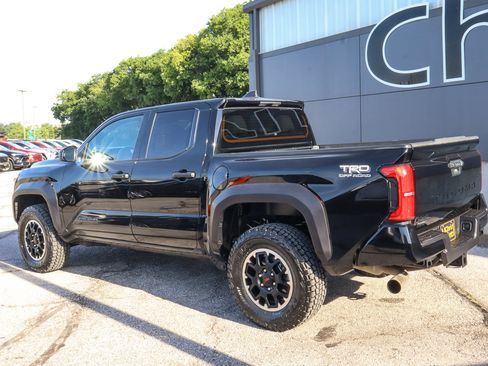 Used 2025 Toyota Tacoma TRD Off-Road AWD/4WD image 13