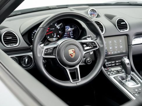 Used 2025 Porsche 718 Boxster image 9