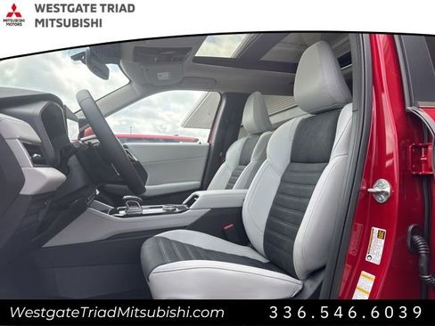 New 2025 Mitsubishi Outlander SE image 15