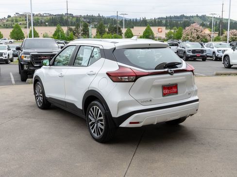 Used 2023 Nissan Kicks SV FWD image 5