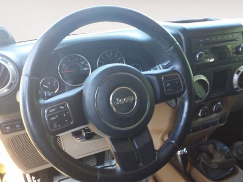 Used 2013 Jeep Wrangler Rubicon w/ Connectivity Group AWD/4WD image 12