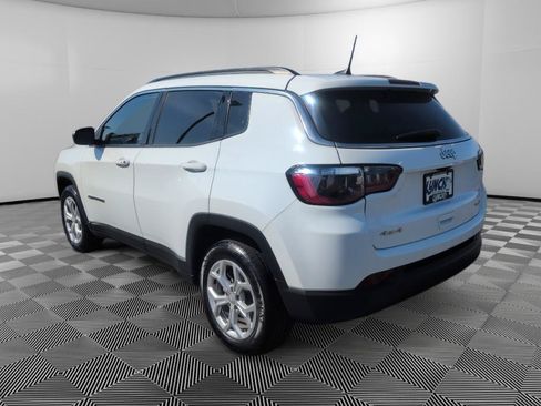 Used 2024 Jeep Compass Latitude AWD/4WD image 3