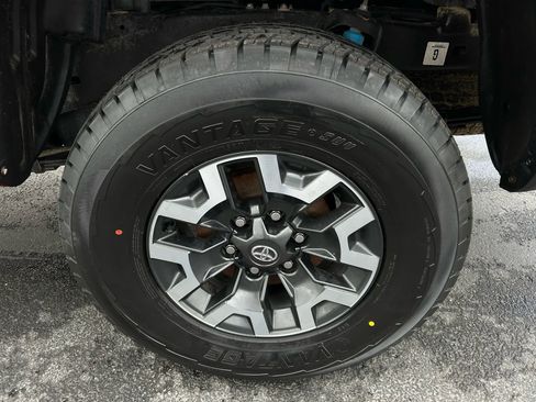 Used 2021 Toyota Tacoma TRD Off-Road w/ Technology Package image 27