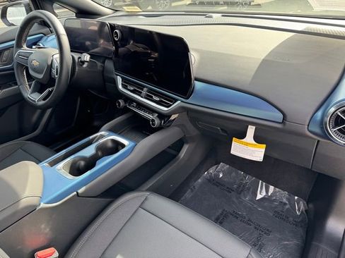 Used 2026 Chevrolet Equinox EV LT image 5