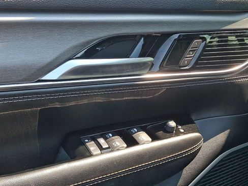 Used 2023 Jeep Wagoneer Series II AWD/4WD image 13