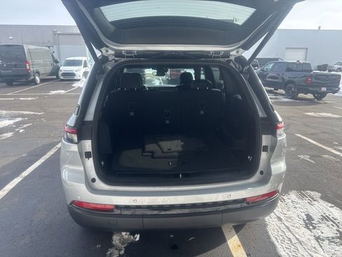 Used 2024 Jeep Grand Cherokee Altitude image 33