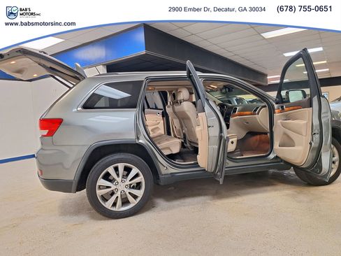 Used 2013 Jeep Grand Cherokee Overland w/ Advance Technology Group image 27