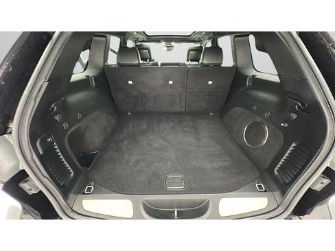 Used 2019 Jeep Grand Cherokee Overland AWD/4WD image 25