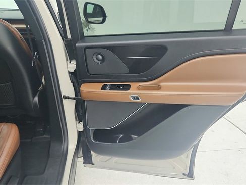 Used 2022 Lincoln Aviator Reserve w/ Elements Package Plus image 36