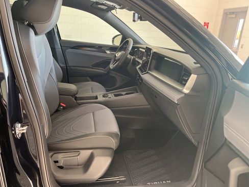 New 2026 Volkswagen Tiguan SE R-Line AWD/4WD image 39