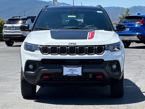 Used 2025 Jeep Compass Trailhawk AWD/4WD image 9