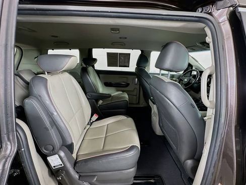 Used 2016 Kia Sedona SX image 29