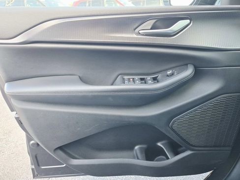 Used 2023 Jeep Grand Cherokee Altitude image 36