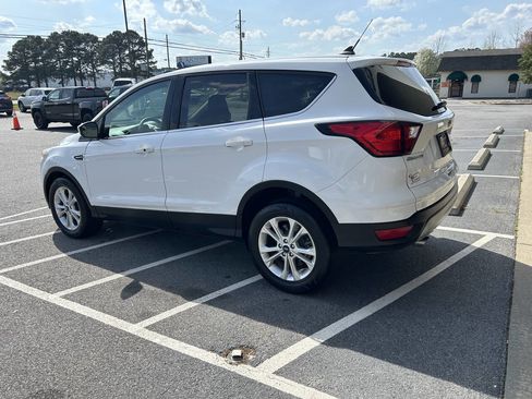 Used 2019 Ford Escape SE image 4