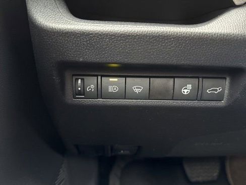 Used 2022 Toyota RAV4 XLE image 17