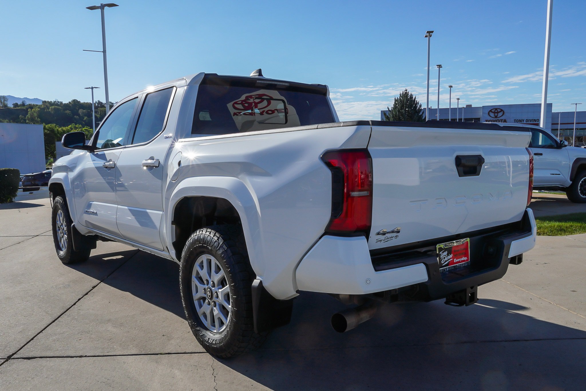 Certified 2024 Toyota Tacoma SR5 AWD/4WD image 6
