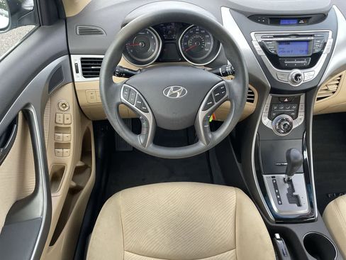 Used 2013 Hyundai Elantra GLS w/ Preferred Pkg image 11