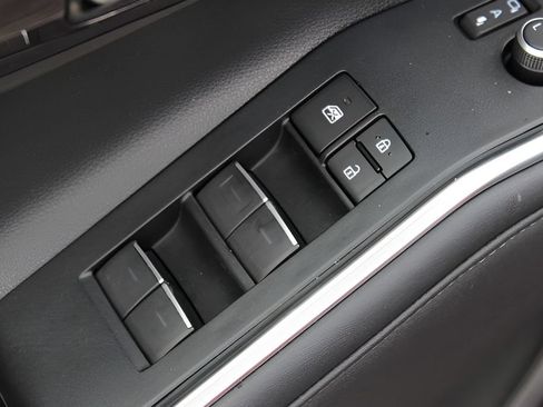 Used 2023 Toyota Highlander Platinum AWD/4WD image 19