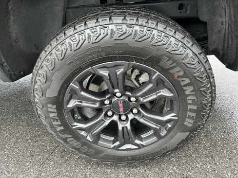 Used 2025 GMC Canyon Elevation AWD/4WD image 10