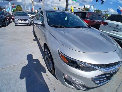 Used 2021 Chevrolet Malibu LT FWD image 3