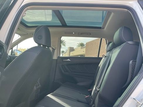 Used 2024 Volkswagen Tiguan SE w/ Panoramic Sunroof Package image 13