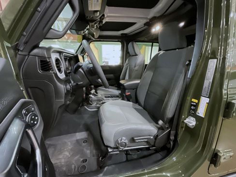 Used 2024 Jeep Wrangler Unlimited Sport AWD/4WD image 10
