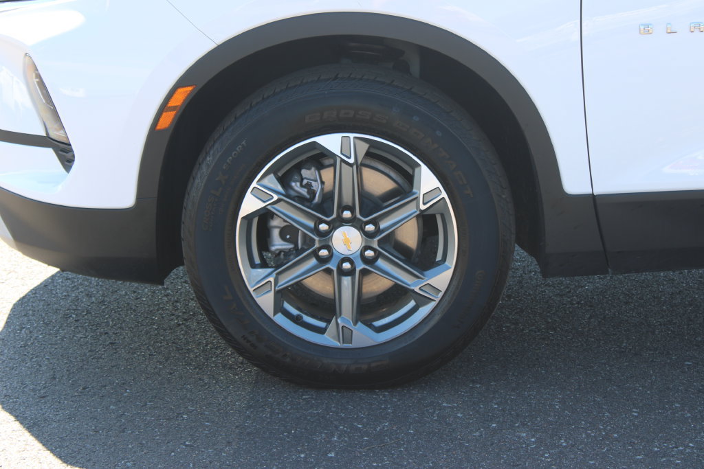 Used 2025 Chevrolet Blazer LT FWD image 16