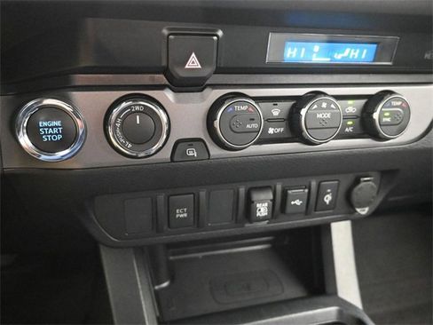 Used 2021 Toyota Tacoma TRD Sport image 30