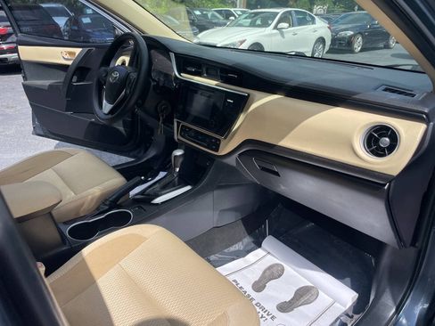 Used 2017 Toyota Corolla LE FWD image 12