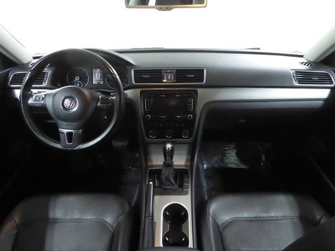 Used 2014 Volkswagen Passat 2.5 SE image 9