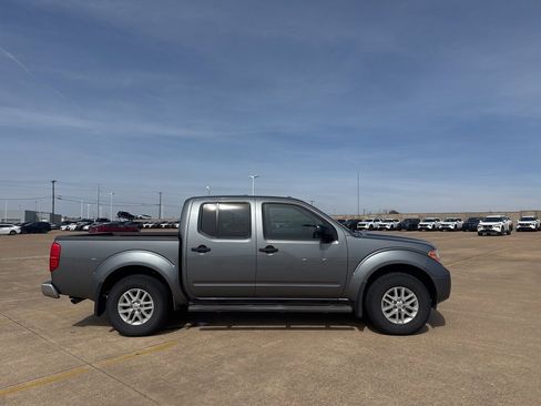 Used 2017 Nissan Frontier SV image 30