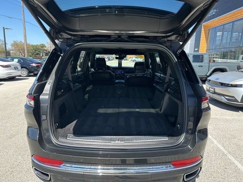 Used 2022 Jeep Grand Cherokee L Overland w/ Advanced Protech Group III AWD/4WD image 12